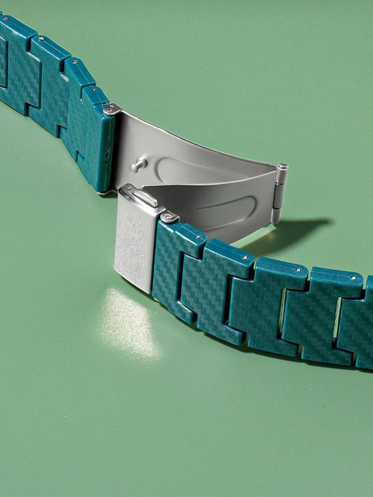 Sleek Carbon Fiber Smartwatch Bracelet Strap