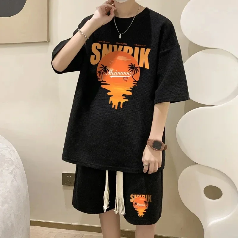 thumbnail image 1 of Conjunto de moda coreana para hombre, con estampado de gofres, camiseta de manga corta y pantalones cortos, conjunto deportivo de 2 piezas, chándal de moda de verano, 1 of 5