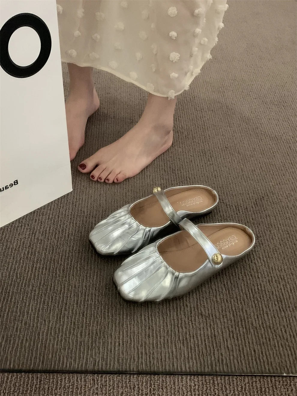 

Корейский вариант всех туфель на плоской подошве Baotou 2023 летние уличные женские туфли с юбкой одна обувь