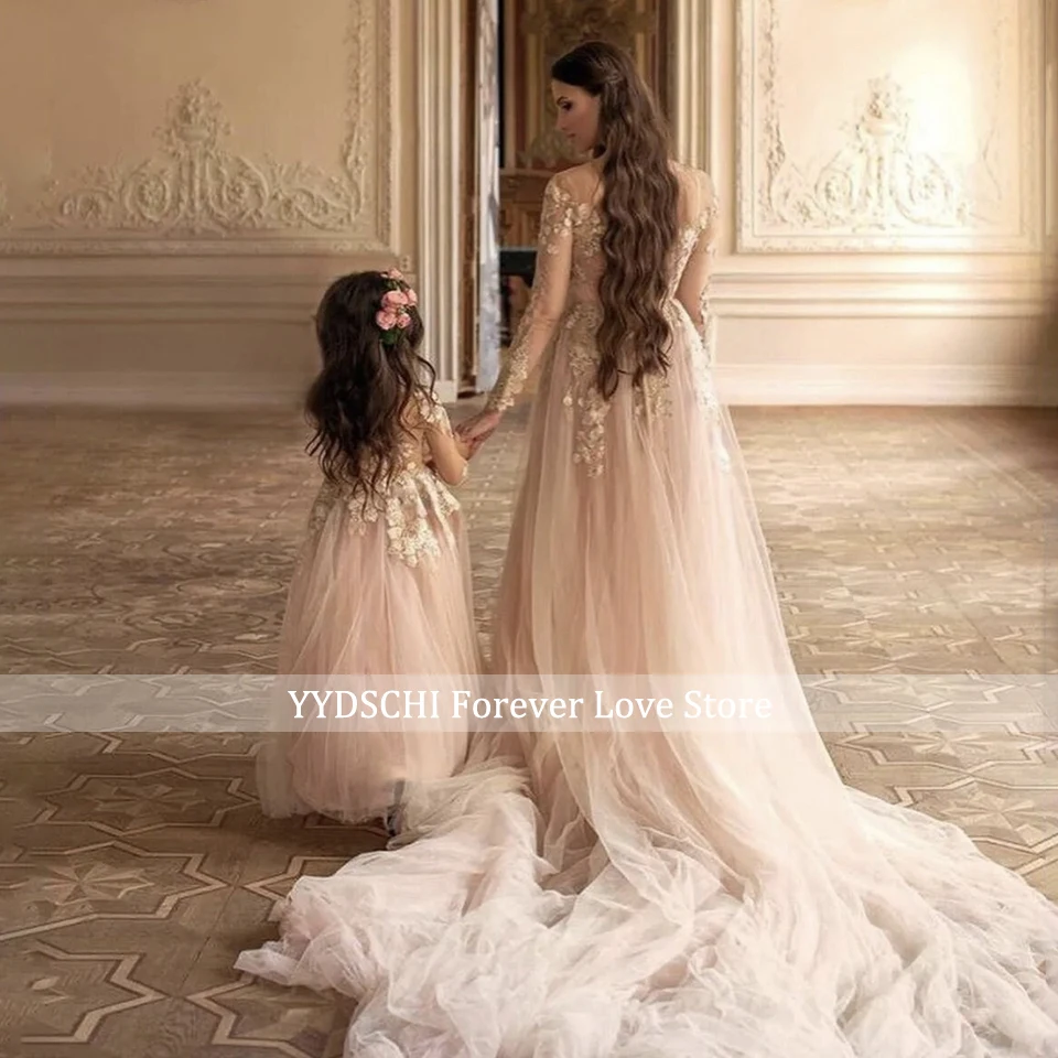 Maßgeschneiderte Elegante Maxi-Kleider in Zartrosa für Mutter und Tochter 2026 mit Spitzenapplikationen für Erste Geburtstagsfeier und Fotoshooting – Detail 4