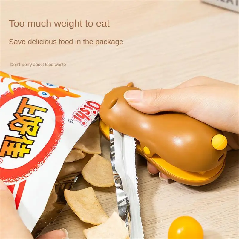 

Seal Clip Food Snack Fresh-keeping Small Hand-pressed Rechargeable Sealer Household Abs Resin Sealing Machine Bag Clips Sealer