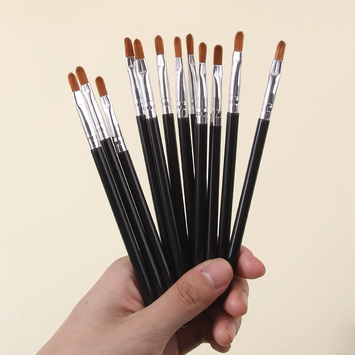12-piece professional lip makeup brush set - Soft and precise for shaping lips. Multi-functional beginner beauty tools. 4