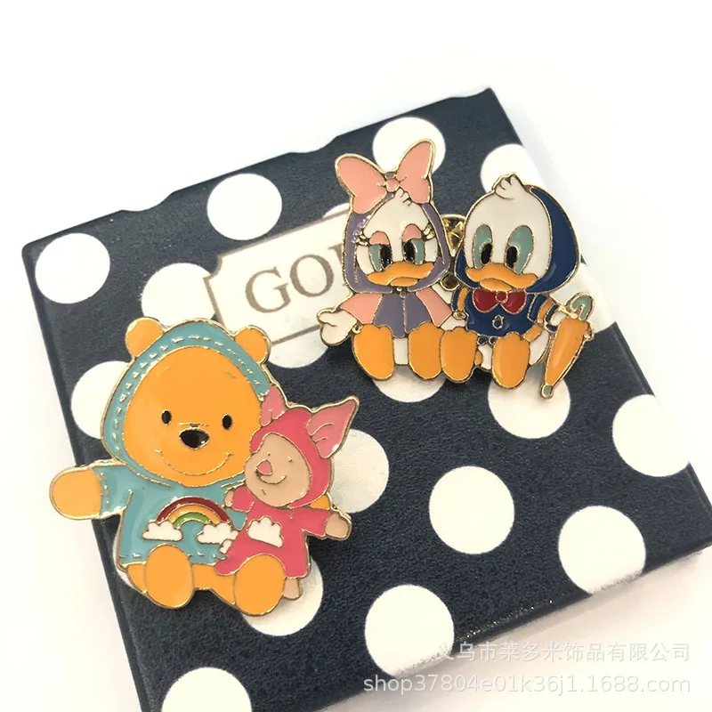 

Disney Cute Cartoon Custom Collection Brooch Winnie The Pooh Donald Duck Daisy Duck Couple Lapel Pin Kids Friends Gifts Jewelry