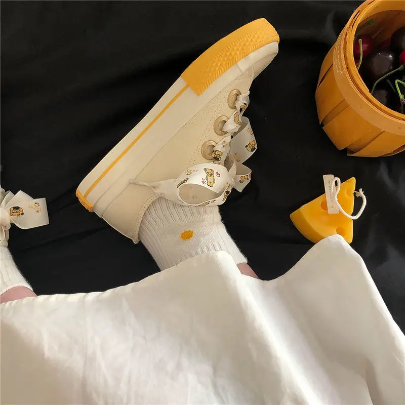 winnie Pooh Bear Yellow Low Top Canvas Shoes Female 2024 Summer New Joker Student Cartoon Ribbon Soft Sister women girl Shoes