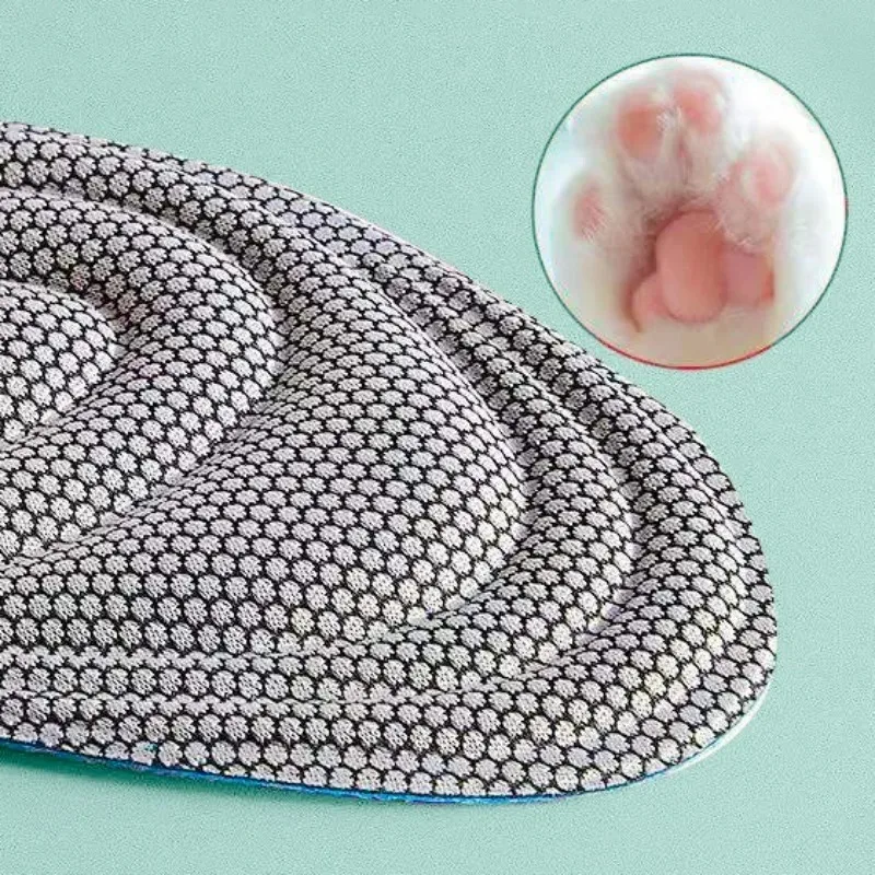 Nano Antibacterial 4D Deodorizing Sweat Absorbing Shock-absorbing Insoles Are Breathable Soft Customizable in Spring Autumn