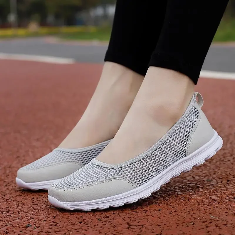 

Кроссовки для пожилых людей с мягкой подошвой, обувь для мам среднего и пожилого возраста, Летняя женская обувь, удобная дышащая теннисная обувь