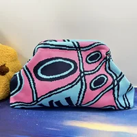 Trendy knitted clip bag versatile large capacity suitable for storage bags New high-end pattern clutch bag - Image 4