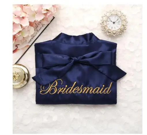 damigella d'onore in uniforme militare blu navy