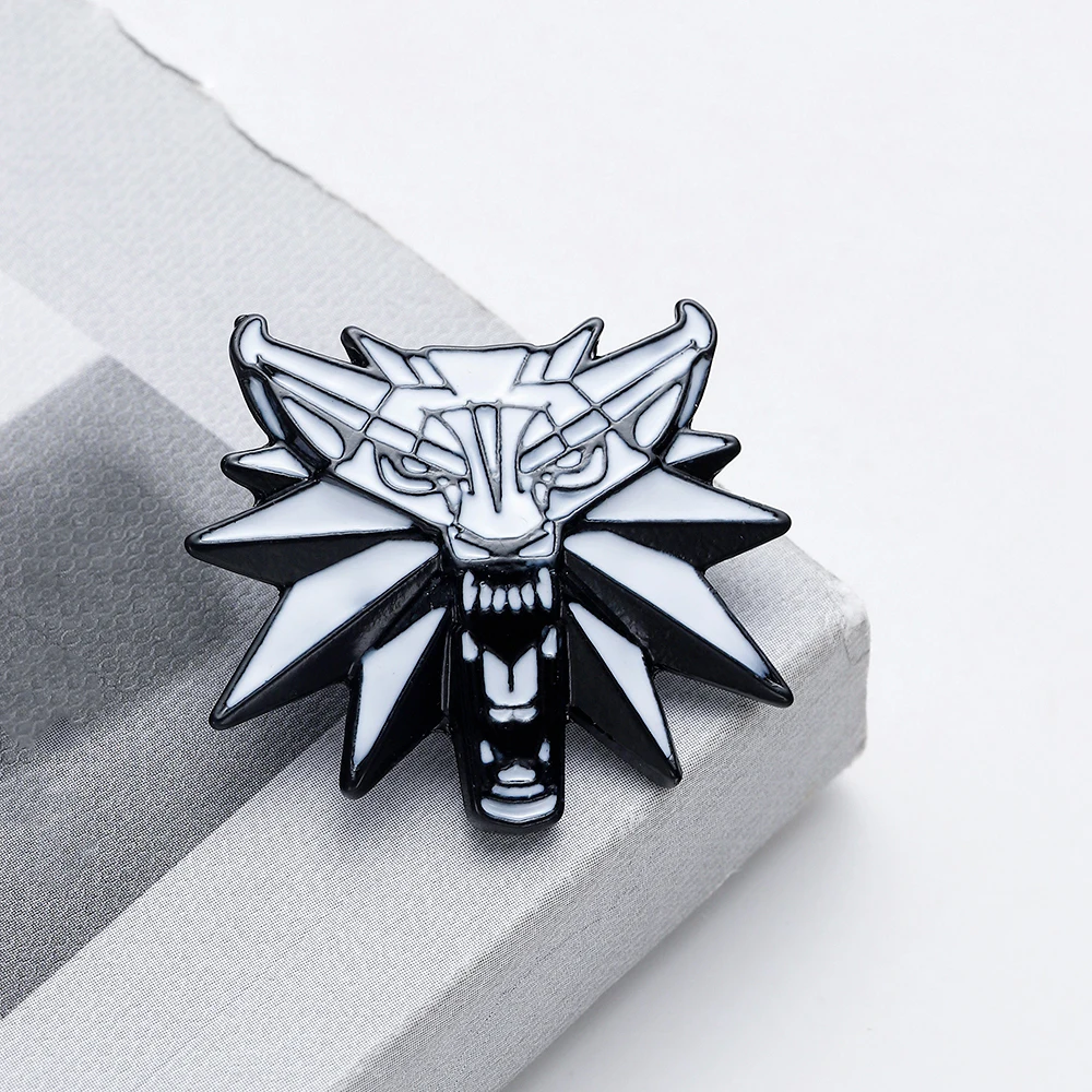 Enamel Brooch Pin Wizard 3 Wild Hunt Wolf Head Personality Lapel Pin Jewelry Men's Game Cosplay Badge Accessories