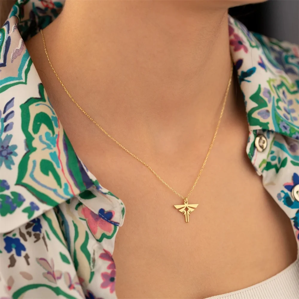 Stainless Steel Firefly Logo Pendant Necklace for Women Delicate Clavicle Chain Fashion Simple Jewelry Accessories Birthday Gift