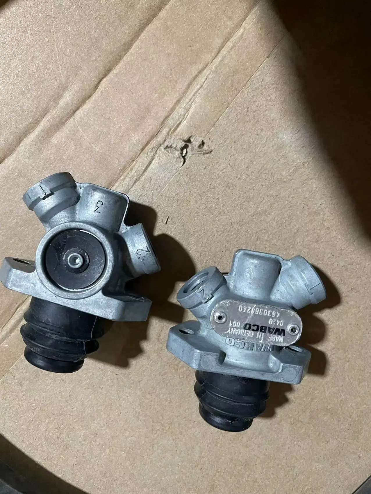 

4630360240 3/2 Way Valve