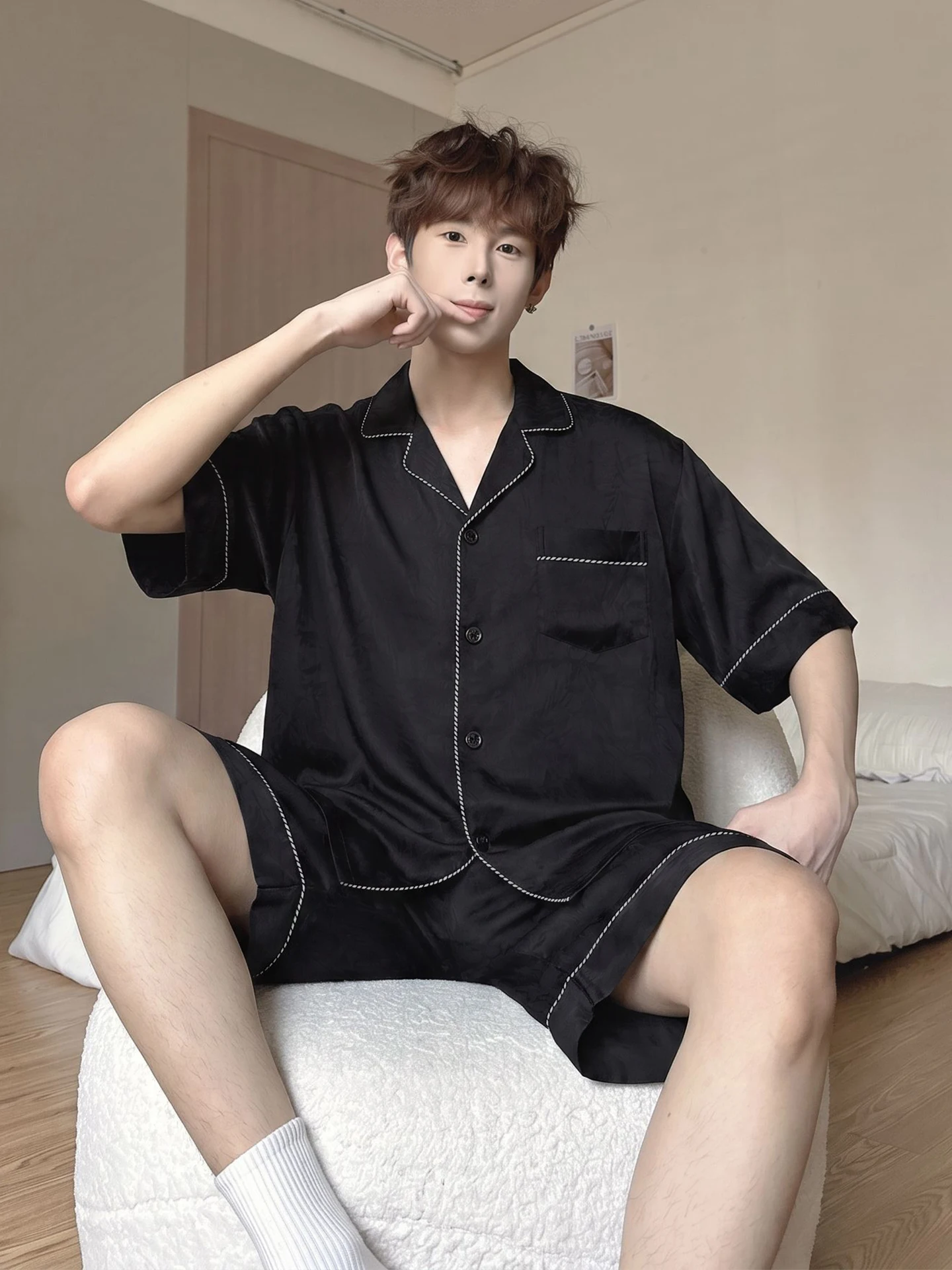남성 여름 아이스 실크 잠옷 반팔 반바지 홈웨어 세트 시원한 느낌 블랙 고급스러운 느낌 2026 신상 캐주얼웨어