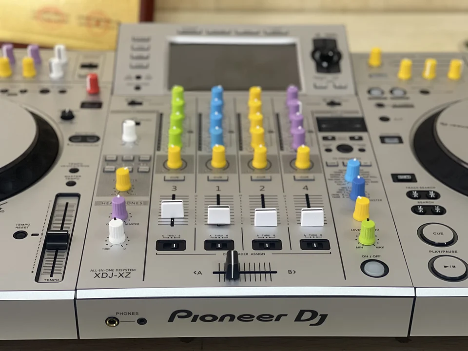 XDJ-RX2 (ステッカーは綺麗にはがして配送します) XDJ-RX2 (ステッカーは綺麗にはがして配送します) XDJ-RX2