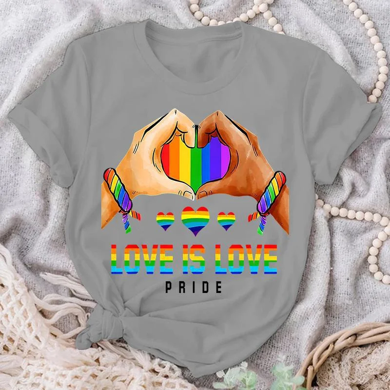 Рисунок 4 - Женская модная футболка с принтом Love Is Love Pride