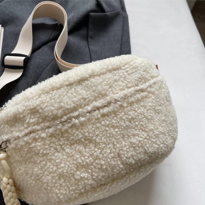Gemütliche Kunstfell-Hüfttasche für Damen, weiche Winter-Plüsch-Umhängetasche, Brusttasche mit verstellbarem Riemen, lässige Mode, Pendler-Umhängetasche – Detail 5