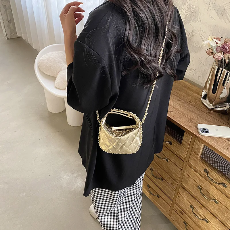 Handheld Mini Delicate Fragrance Bag 2024 New Texture Diamond Grid Chain Bag Single Shoulder Crossbody Crescent Mouth Red Bag