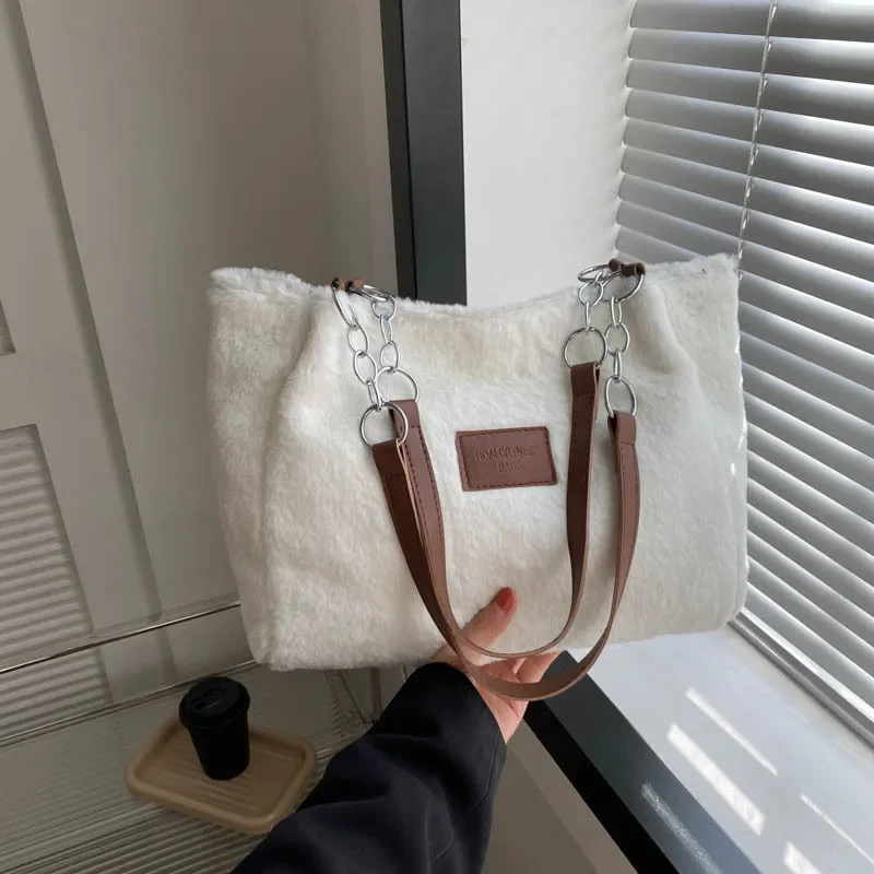 A Fashion Large Capacity Commuter Shoulder Bag for Women's New Student Class Tote Bag Winter Fashion Shoulder Bag Tide
