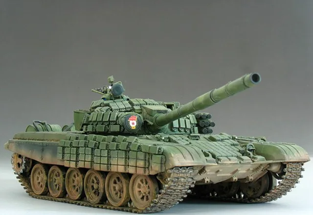 Trumpeter 80117 1/35 Electric Russian T-72B Armored Main Battle Tank Assembly Model Kits For Gundam Hobby Collection 1
