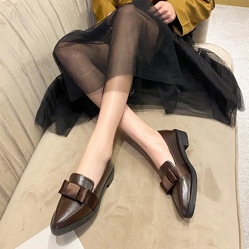 

2022 Retro Bowknot oxfords woman flats slip on thick heels loafers british pointed toe small leather shoes women plus size 40/42