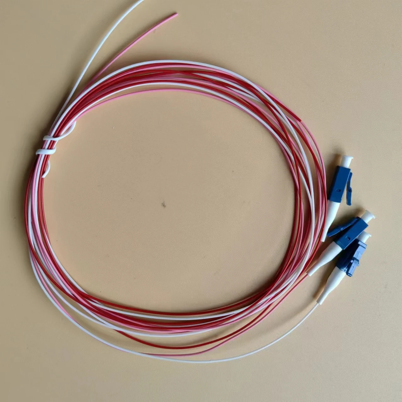 12 Colored LC UPC Single Mode Pigtail G652D 0.9mm Optic Fiber 1.5M Fiber optical pigtail