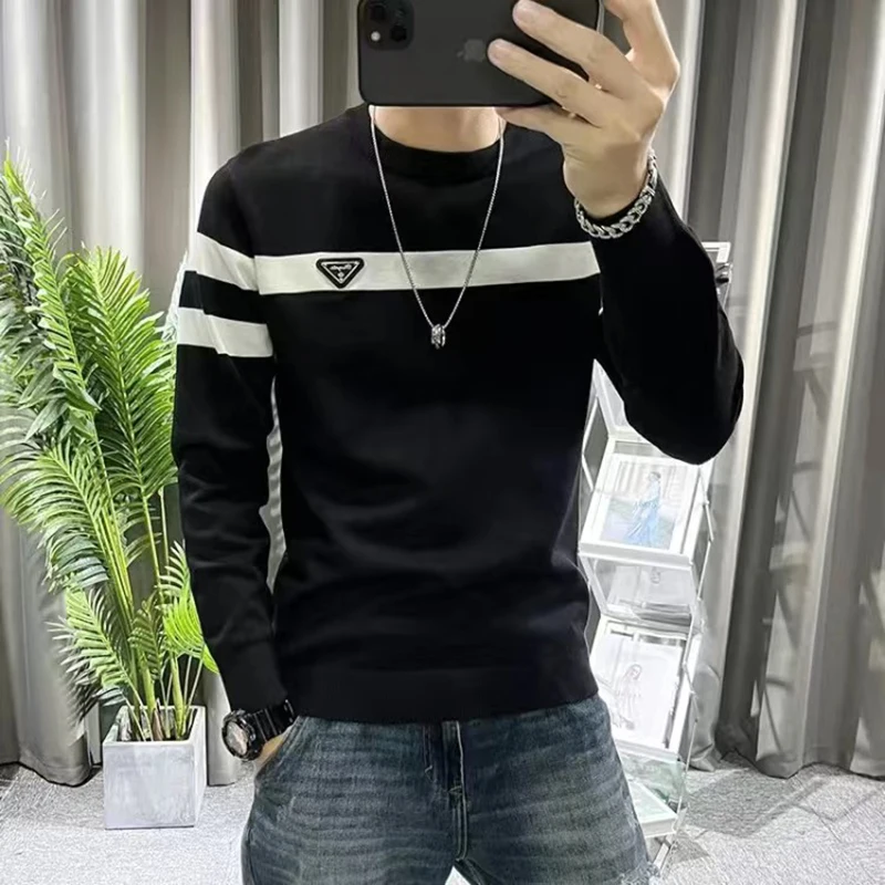 

New sweater men's winter fashion color matching warm sweater trend slim round neck sweater men's jacket.