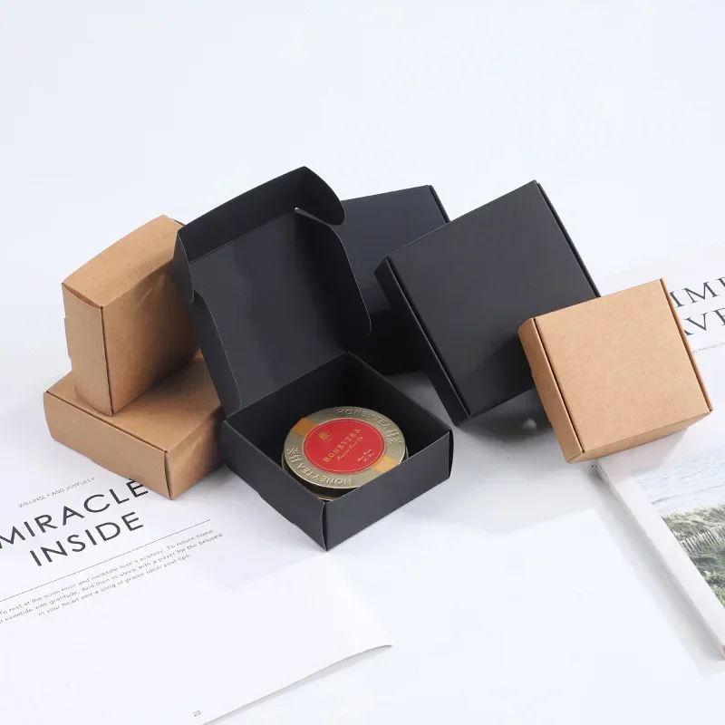 Caja de cartón para exhibición de joyas, embalaje de papel Kraft, color negro, blanco y negro, 30 piezas, regalo