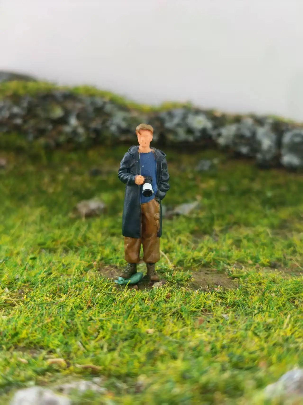 Miniature Street Boy and Girl Figures for Creative Photography and Display Decor