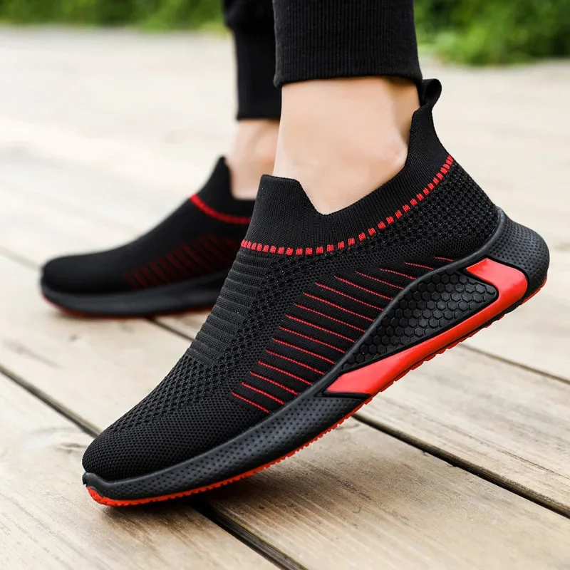 2021 New Men's Sports and Leisure Flying Shoes Trend Korean Casual All-match Running Men's Shoes Autumn and Winter Sports Shoes