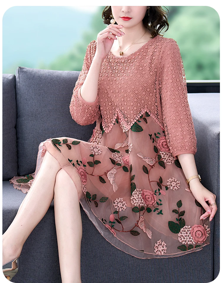 Рисунок 6 - Женское платье средней длины с вышивкой