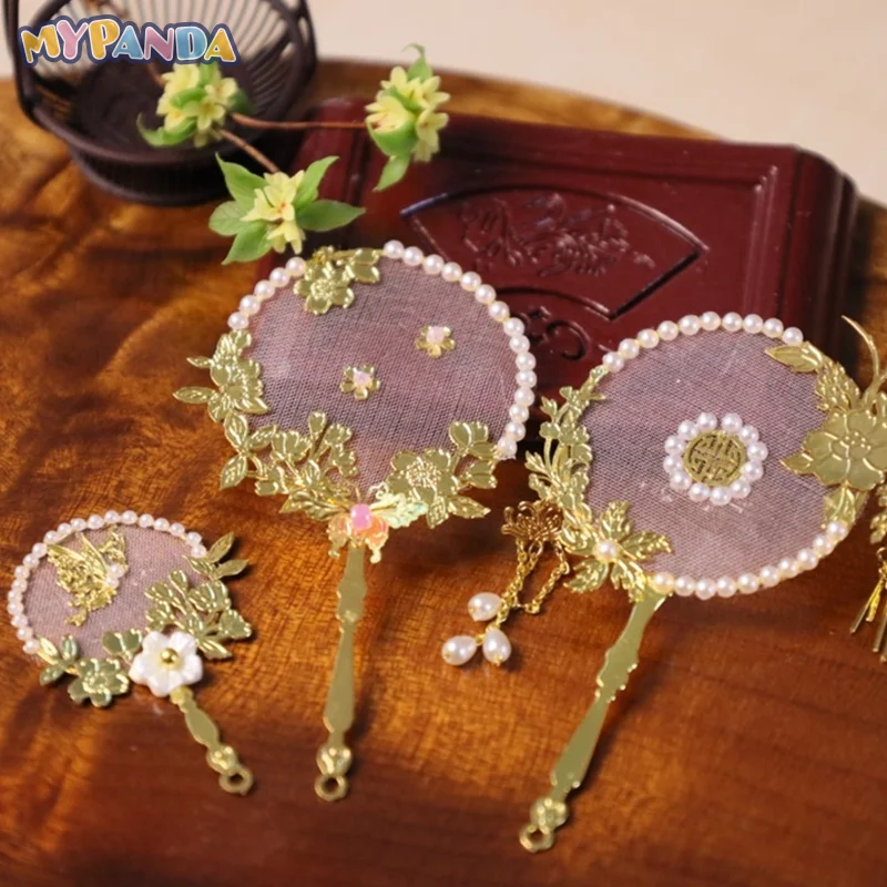 

1PC 1:12 Dollhouse Miniature Vintage Fan Chinese Bride Marriage Handheld Round Fan Wedding Decor Toy Doll House Accessories