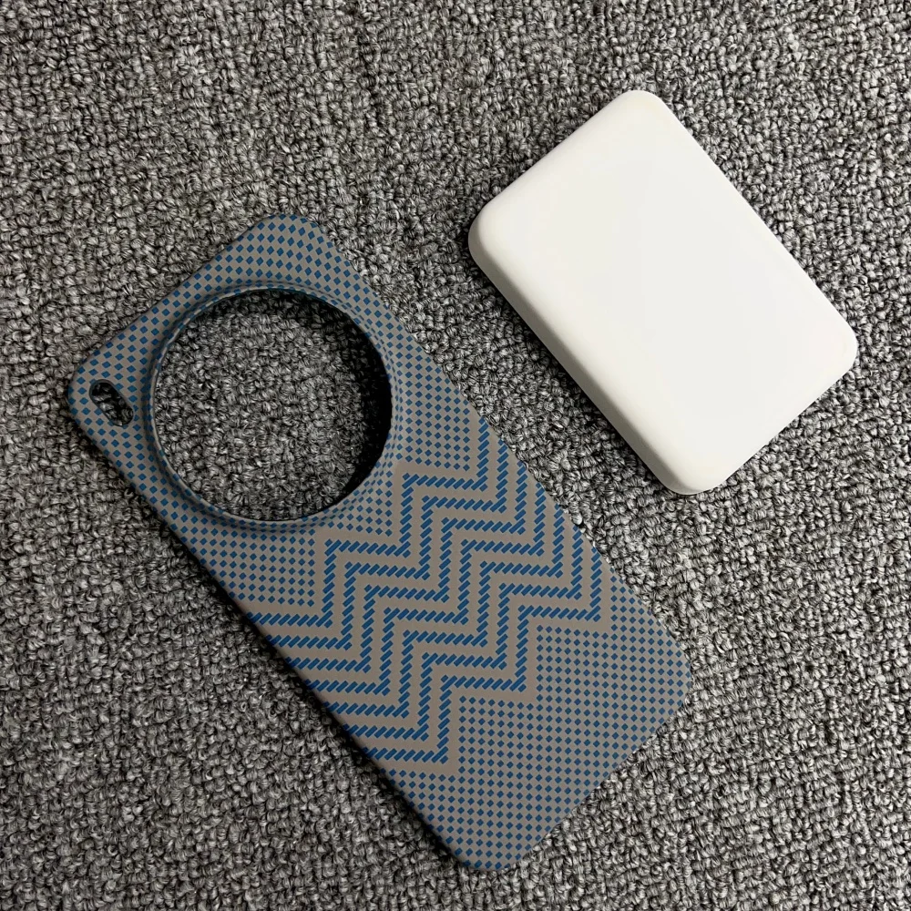 Luxury Carbon Fiber Kevlar Pattern Magnetic Phone Case - Anti-Drop Protective Cover