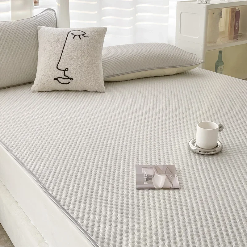 

Mat Soft Comfortable Breathable Three-piece Set Air Conditioning Ice Silk Machine Washable Soft Mat Bedspread on the Bed Linen