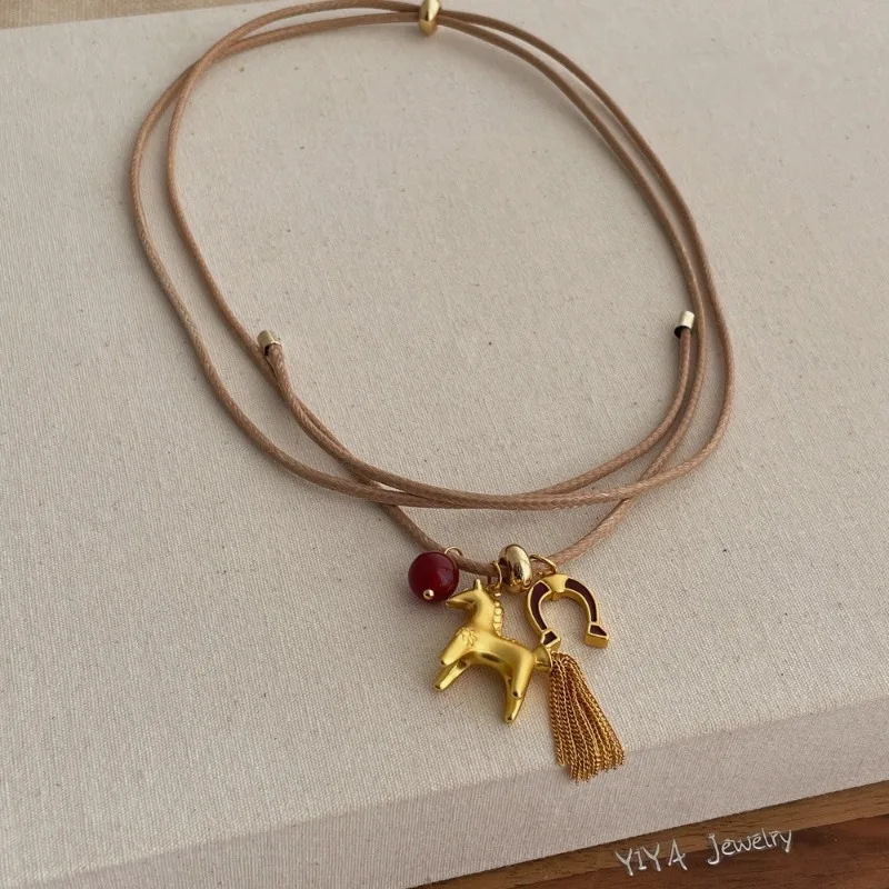 Collana con ciondolo a forma di cavallo con perline e nappa, divertente e metallica, per donne, regolabile, lunga catena in corda di cera_voghion.com