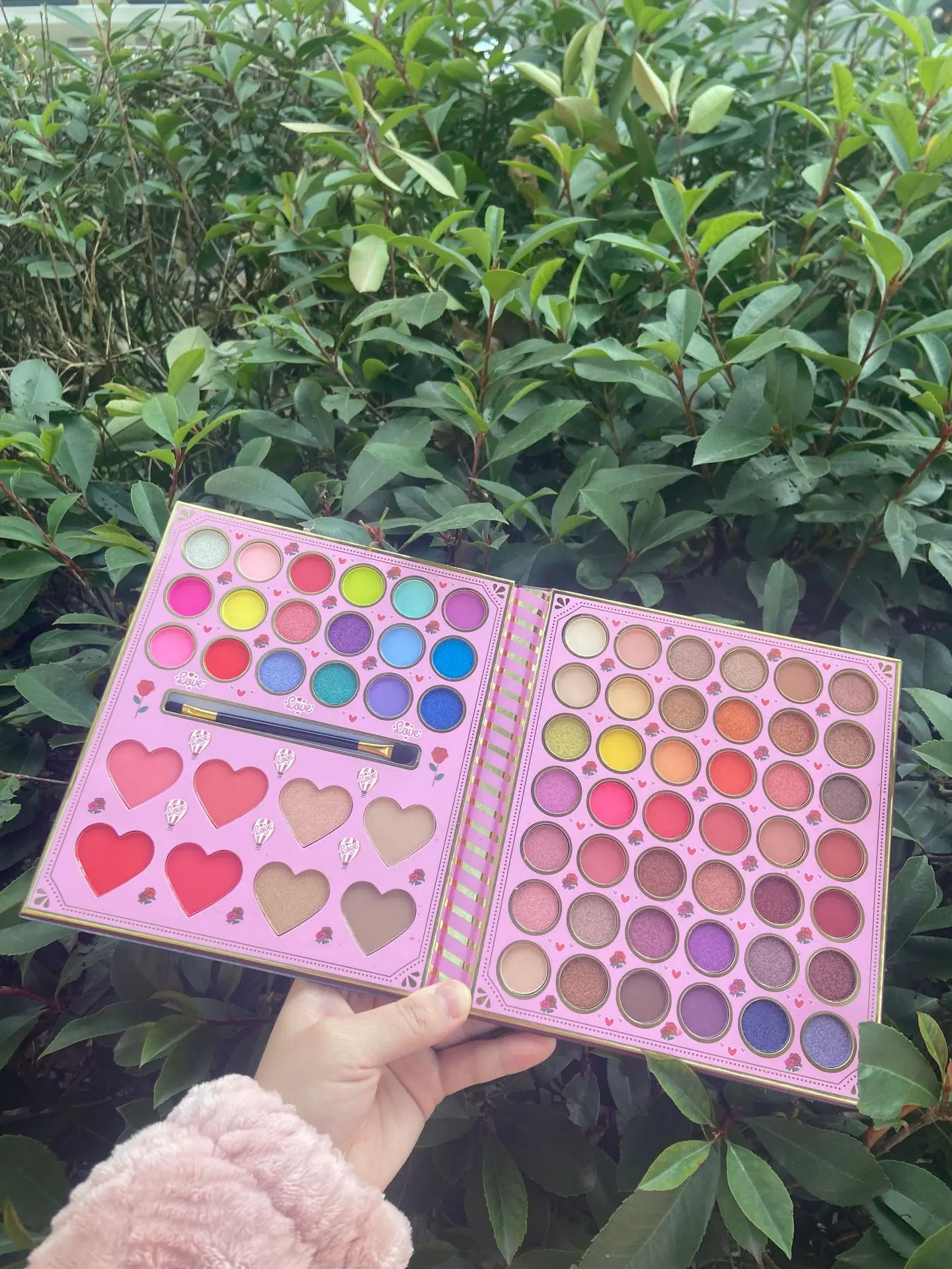 

IGOODCO 60+8 color eyeshadow tray brush matte Shiny blush make up palette gliter for eyes korean Women makeup kpop maquillaje