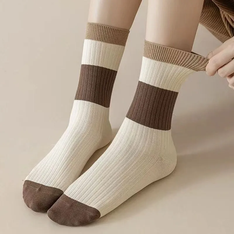 5 Pairs of Solid Color Women's Casual Autumn Socks - Medium Length