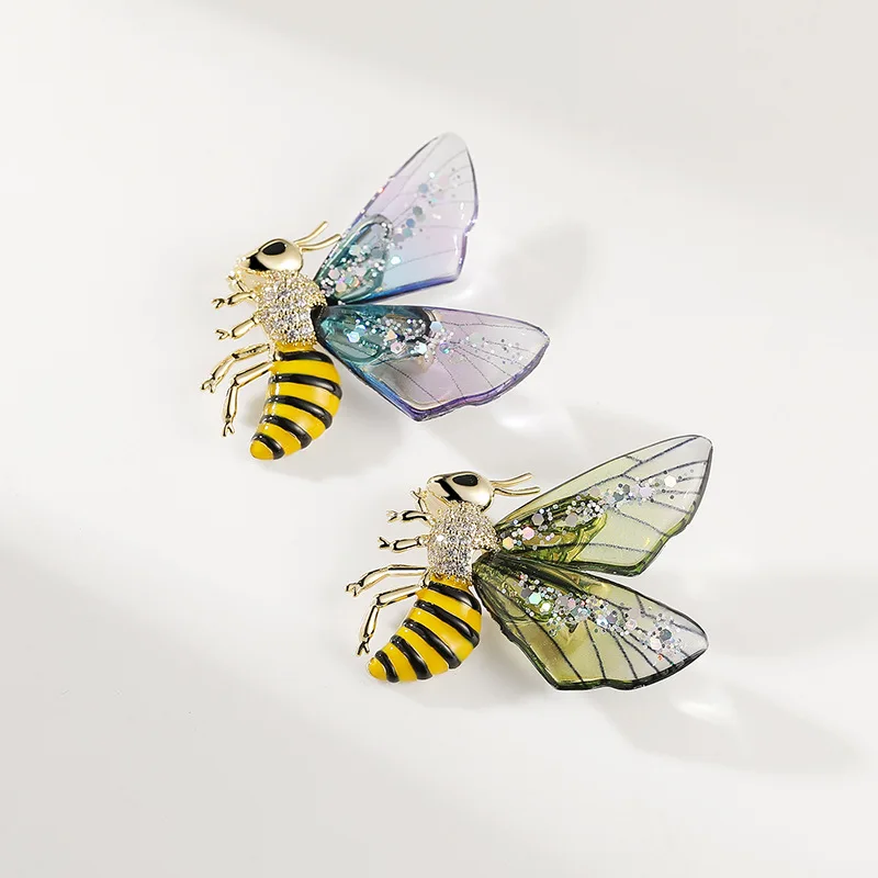 

Fashion Transparent Acrylic Wings Bee Brooches For Women Vintage Clothes Accessories Corsage Insect Pins Luxury Jewelry Gifts