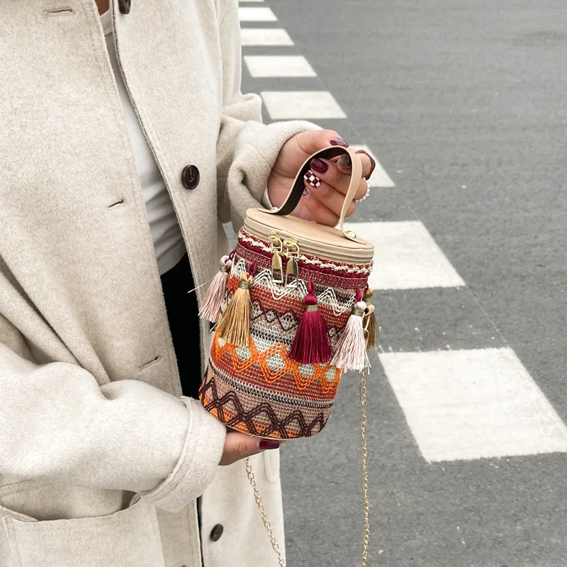 2023 Vintage Ethnic Style Women Crossbody Shoulder Bags Classic Fashion Cotton Tassel Cylinder Bags Retro Trendy Bohemia Handbag