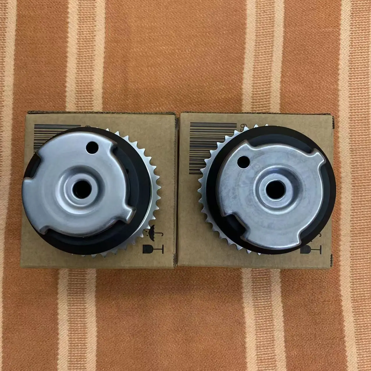 2PCSSprocketIntakeExhaustCamshaftadjusterforBMWE81E87E88F20