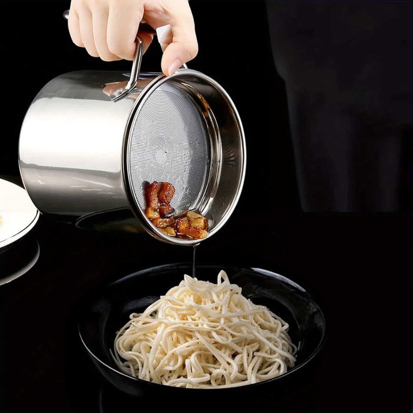 Grease Strainer and Container with Dust-Proof Lid 304 Stainless Steel Oil Storage Fine Mesh Anti-scalding Handle with Tray