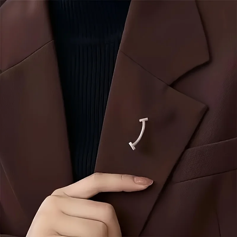 세련된 메탈 라인스톤 금색 및 은색 안전핀 - 레트로풍의 우아한 파티 및 의류 보호 클립