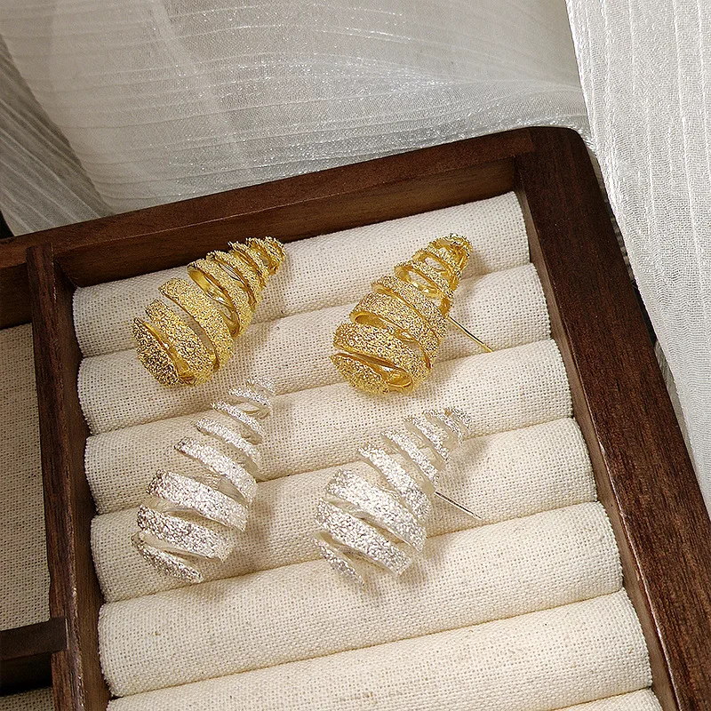 Oro Argento Colore Smerigliato Metallo Grosso Waterdrop Dupes Orecchino Dupes Per Le Donne Elicoidale Scavato Orecchino A Goccia Gioielli Leggeri