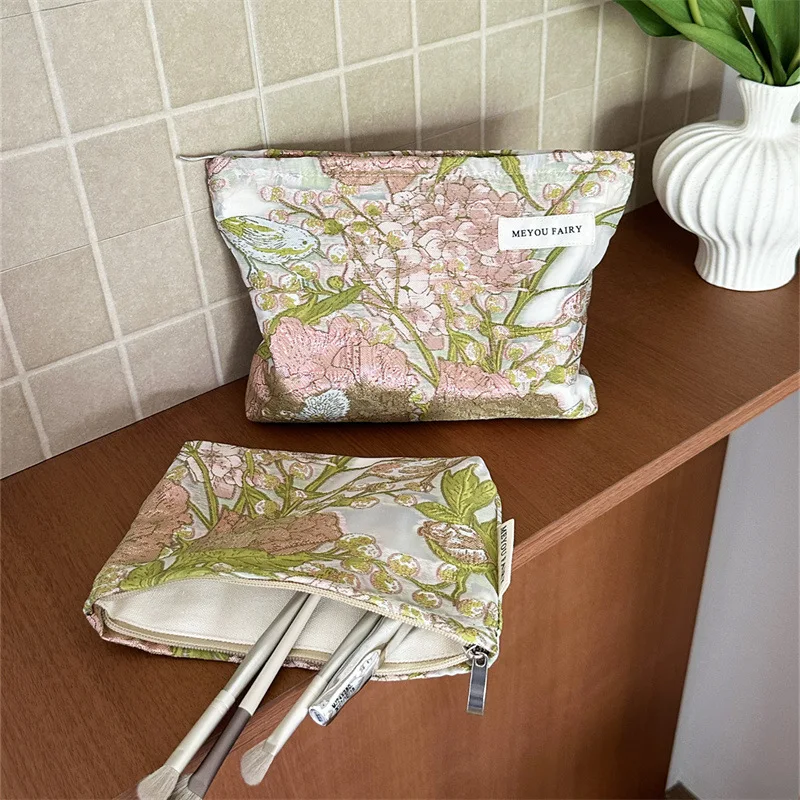 Women's Makeup Bag Color Floral Canvas Large Capacity Lipstick Air Cushion Storage Bag Commuter Handy Bag Travel Toiletry Bag