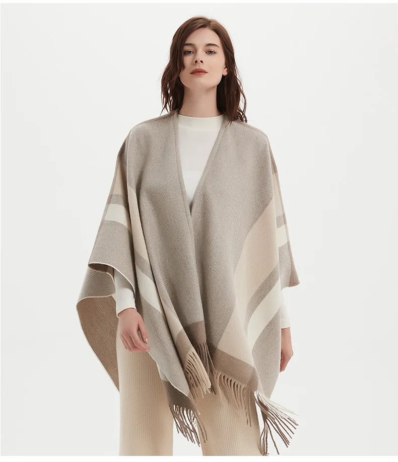 Heißer Verdickter Fleece-gefütterter Plaid Poncho Cape Winter Neuer Stil Faux Kaninchenfell Mit Kapuze Großer Wollmantel für Frauen – Detail 5