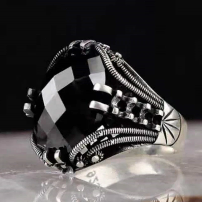 thumbnail image 1 of Exquisitos anillos retro de hip-hop, joyería al por mayor, joyería para hombres, accesorios estéticos de Stranger Things, anillos vintage, anillos gruesos, 1 of 5