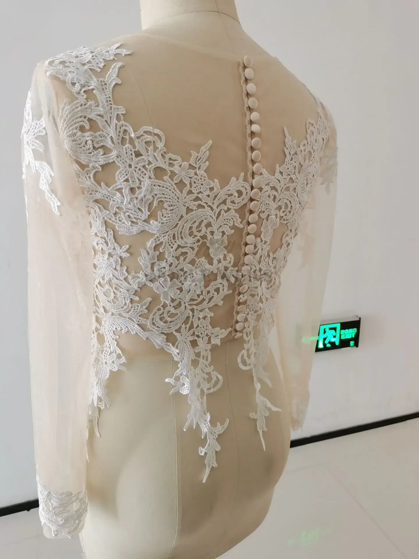 Long Sleeve Wedding Jacket Appliques Bridal Party Coat Scoop Bridal Bolero Wedding Lace Top Customized wedding shawl