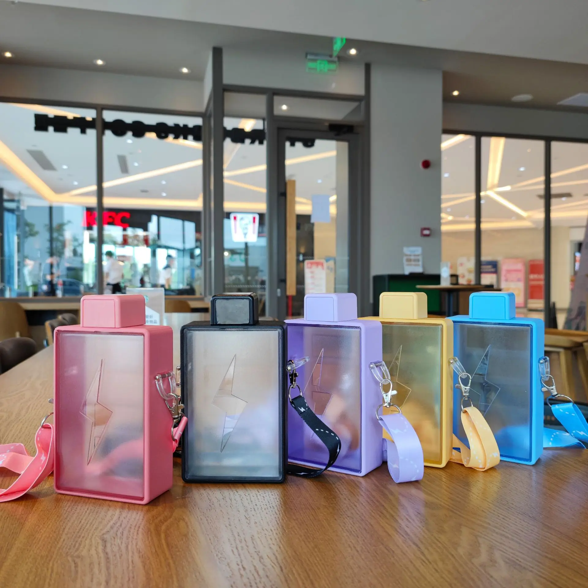 Flat Plastic Water Bottle Leak Proof Transparent Bottle For Outdoor Camping Sports 450Ml