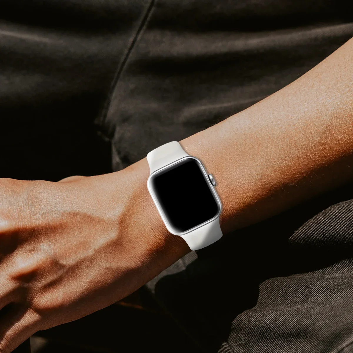 Premium Silicone Wristband for Smartwatches - Flexible and Durable Watch Strap Accessory
