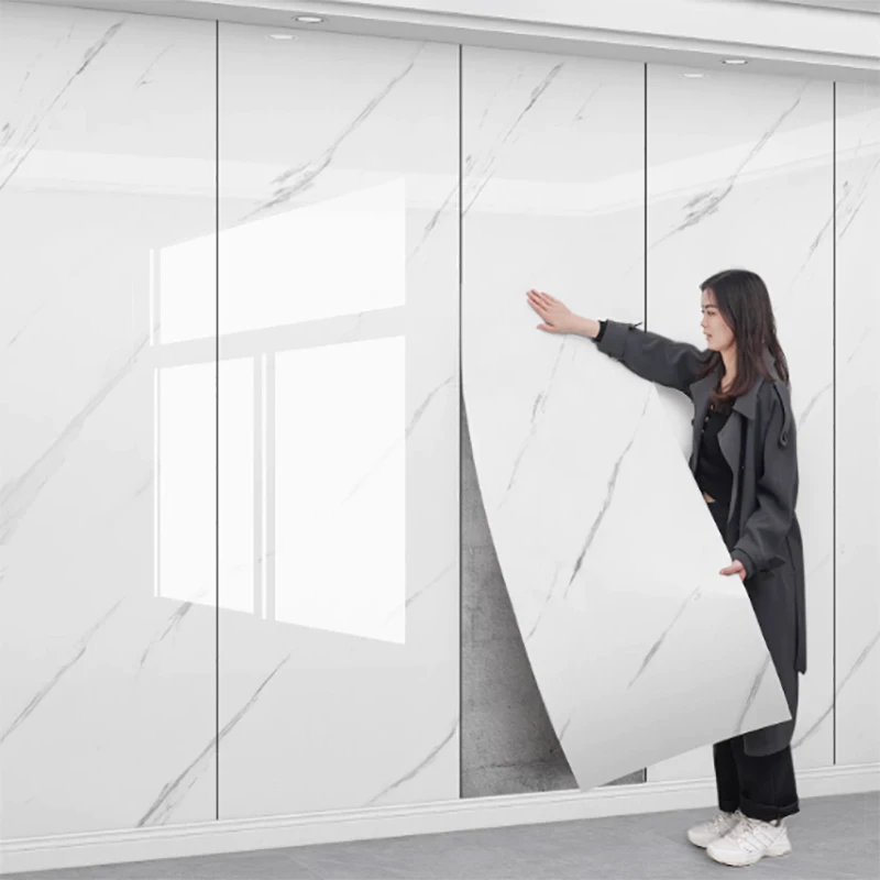 1 ม้วน 40 ซม.หินอ่อนเลียนแบบกระเบื้องเซรามิคติดด้วยตนเองวอลล์เปเปอร์โฟมหนาห้องนั่งเล่นกันน้ำและสติ๊กเกอร์ติดผนังป้องกันการเปรอะเปื้อน 1