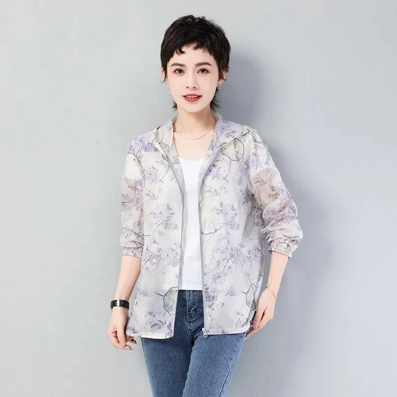 New Sunscreen Clothing Women Breathable Middle aged Elderly Women aged 40 to 50 Loose Fit for Mom Thin Coat for Summer Clothing