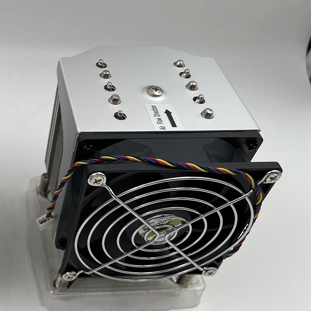 상자에 Supermicro Original 2011 타워 라디에이터용 SNK-P0050AP4